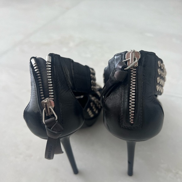 Burberry gentle used heels with silver studs - Picture 4 of 8